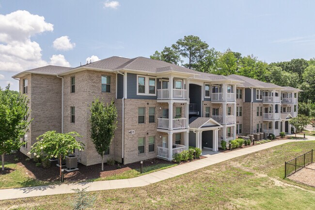 Huntington Village in Newport News, VA - Building Photo - Building Photo