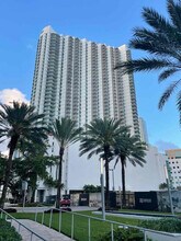 350 S Miami Ave, Unit 3108 in Miami, FL - Building Photo - Building Photo
