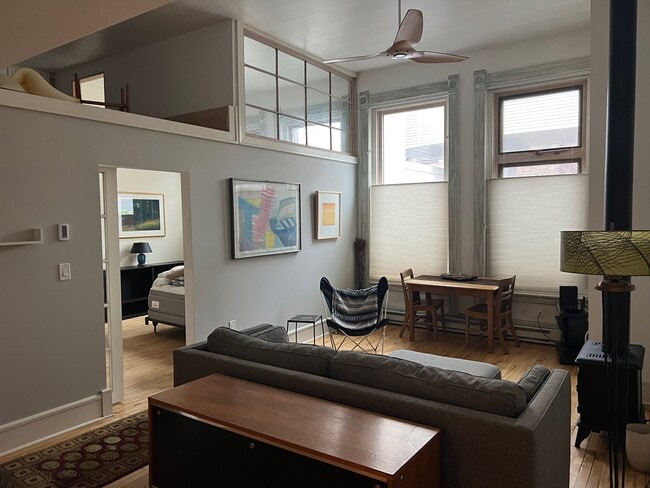 7 W Superior St, Unit 2 in Duluth, MN - Building Photo - Building Photo