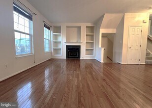 45504 Trail Run Terrace in Sterling, VA - Building Photo - Building Photo