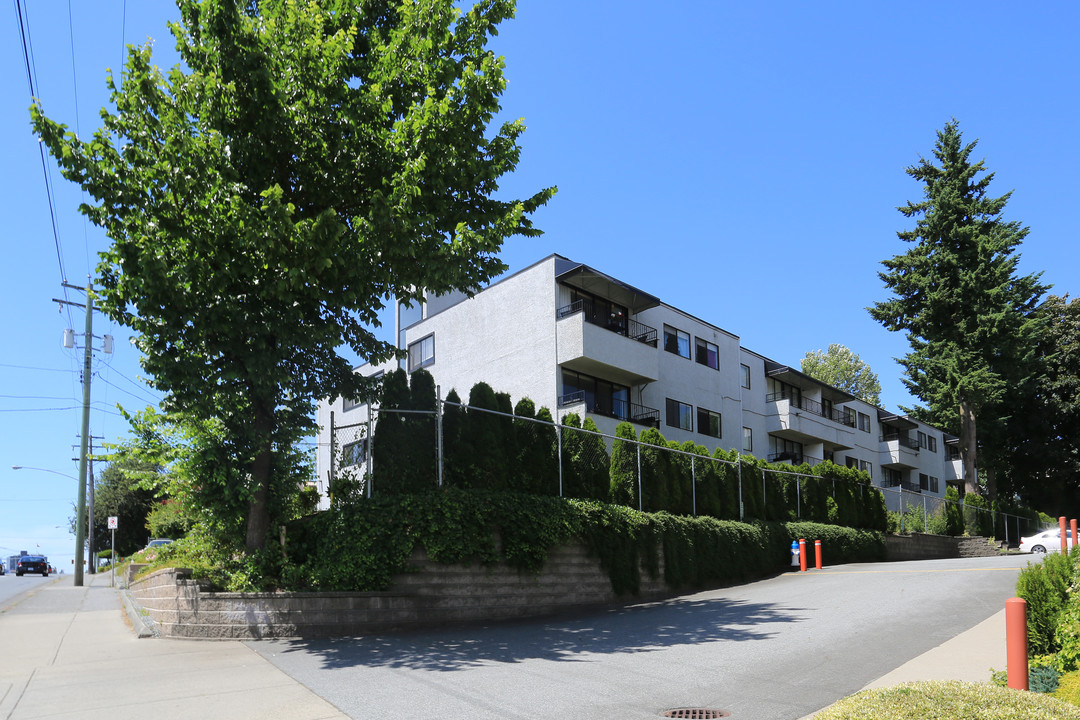 Village Apartments in Abbotsford, BC - Building Photo