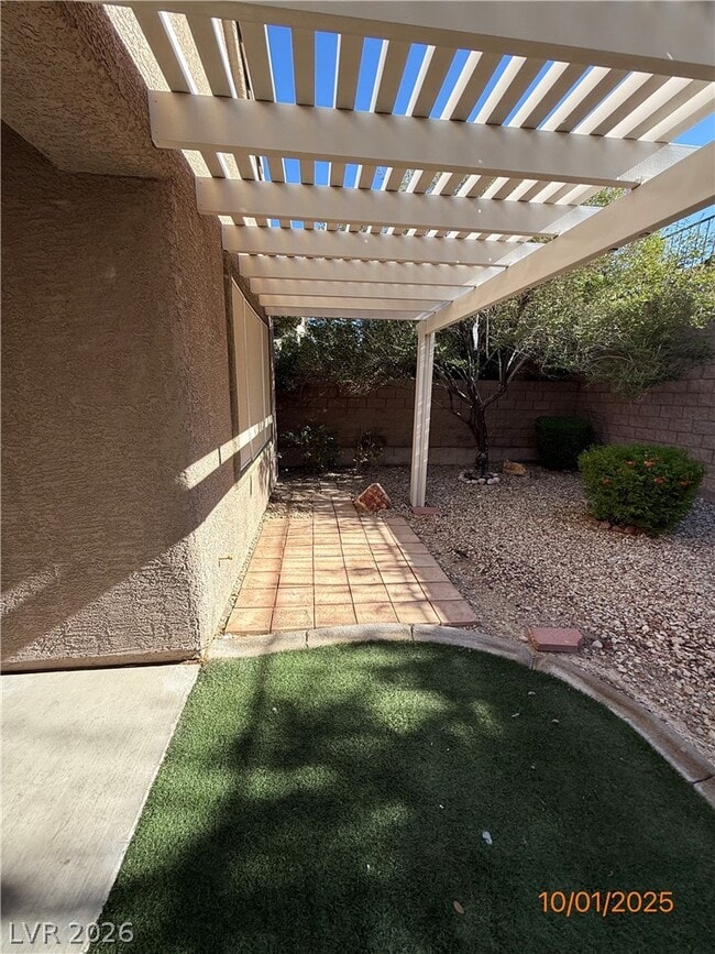2427 Andromeda Ave in Henderson, NV - Building Photo - Building Photo