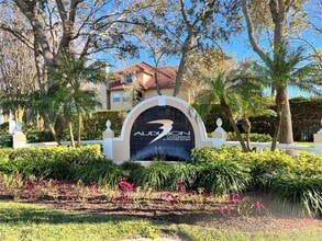 2400 Feather Sound Dr in Clearwater, FL - Foto de edificio - Building Photo