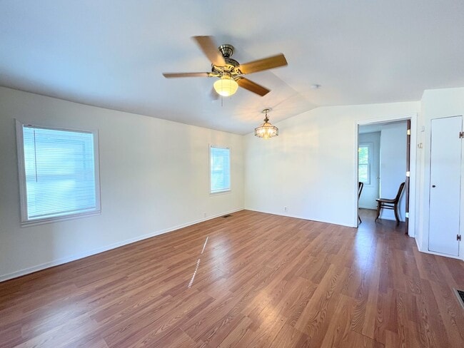 715 W 16th Ave in Hutchinson, KS - Building Photo - Building Photo