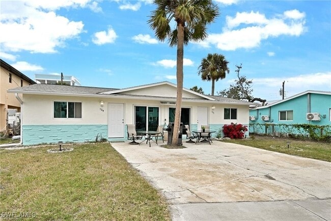 131 Eucalyptus Ct in Fort Myers Beach, FL - Foto de edificio - Building Photo