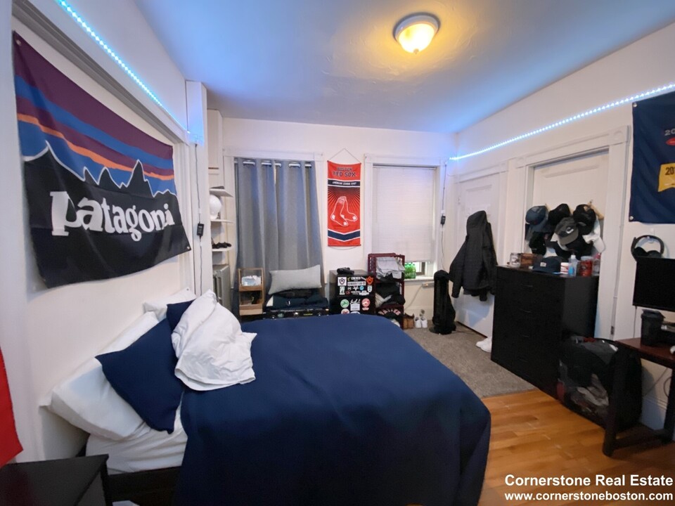 174 Saint Alphonsus St, Unit 1 in Boston, MA - Building Photo
