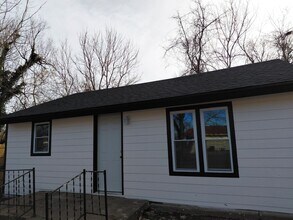 1949 Beck St in Manhattan, KS - Building Photo - Building Photo