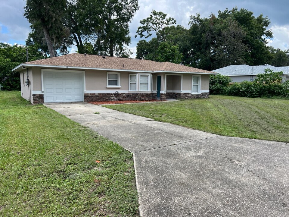 8 Juniper Pass Trail in Ocala, FL - Building Photo