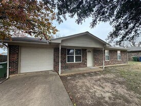 105 Southland Dr in Sanger, TX - Building Photo