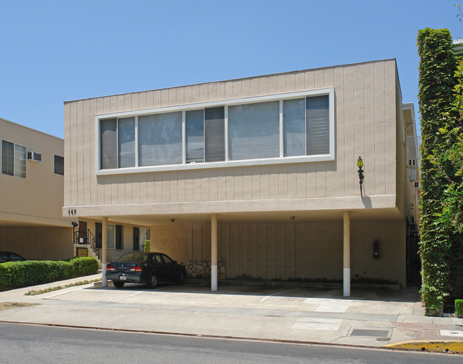 147 N Lapeer Dr in Los Angeles, CA - Building Photo - Building Photo