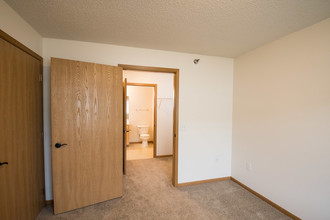 Pheasant Run Apartments in Alexandria, MN - Building Photo - Building Photo