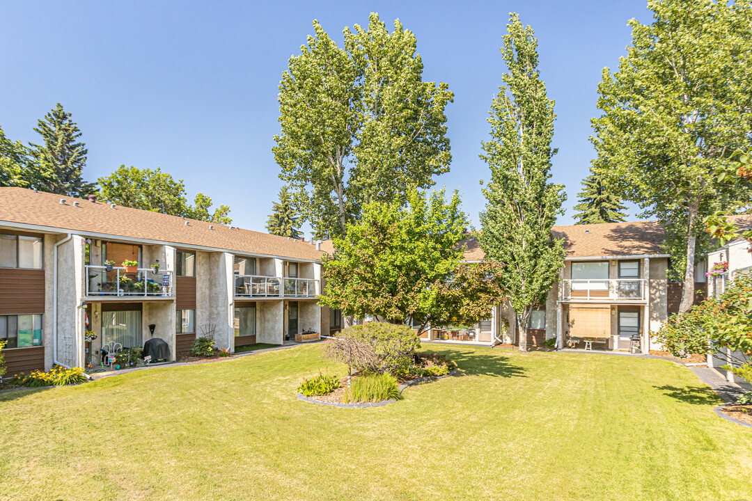 McQueen Garden Apartments in Edmonton, AB - Building Photo