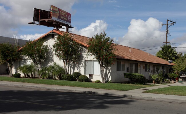 24222 Postal Ave in Moreno Valley, CA - Foto de edificio - Building Photo