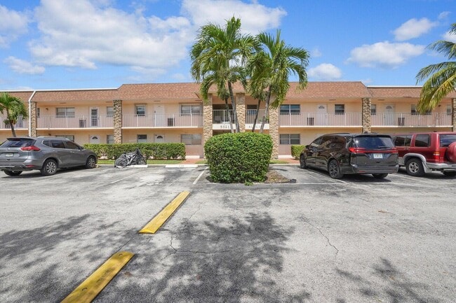 9851 Sandalfoot Blvd in Boca Raton, FL - Building Photo - Building Photo