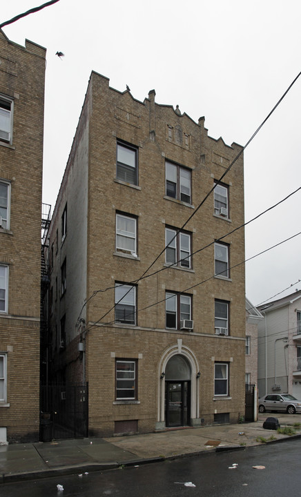 Lotus Manor in Jersey City, NJ - Building Photo