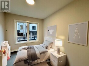 11 Baynes Wy in Bradford West Gwillimbury, ON - Building Photo - Building Photo