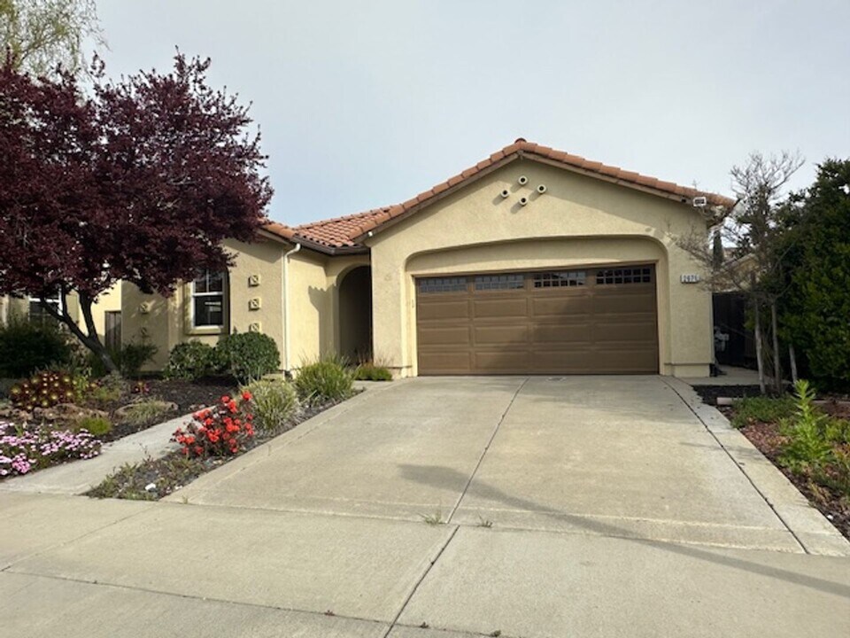 2671 Ortiz Ave in Woodland, CA - Building Photo