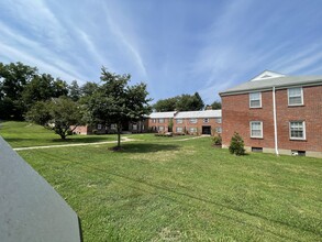 Berkshire Apartments in Louisville, KY - Building Photo - Building Photo