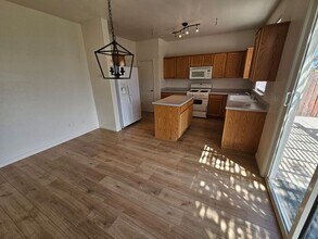 2325 Crestone Dr in Reno, NV - Building Photo - Building Photo
