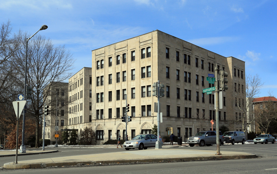 The Embassy Condominium in Washington, DC - Foto de edificio