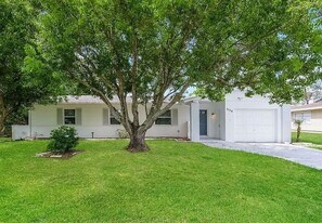 7176 Lockwood St in Spring Hill, FL - Building Photo