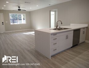 1566 Bramble Place in Redding, CA - Building Photo - Interior Photo