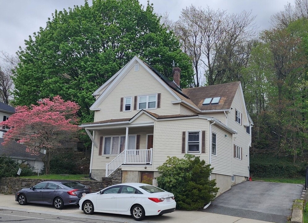 586 Franklin St in Worcester, MA - Foto de edificio