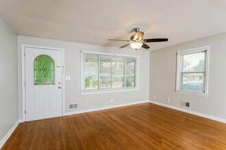 5811 Dell Rose Dr in Louisville, KY - Building Photo - Building Photo