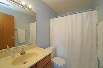 521 Martin Luther King Dr W, Unit 41 in Cincinnati, OH - Foto de edificio - Building Photo