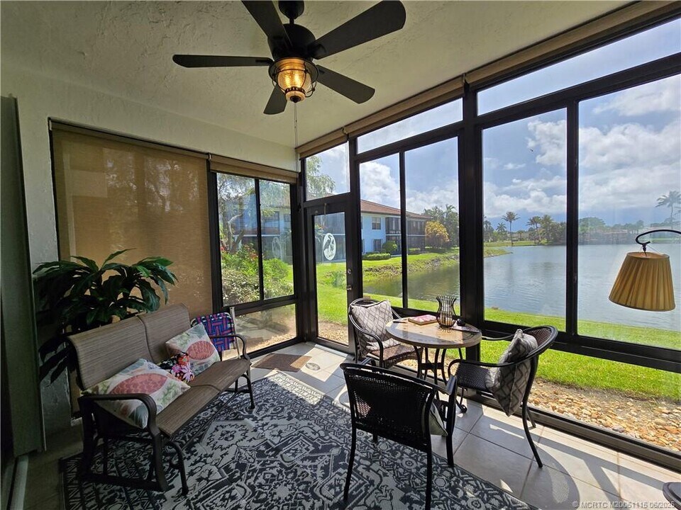 6041 SE Landing Way in Stuart, FL - Building Photo