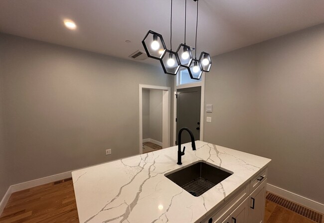 16 Baker Ct, Unit 1 in Boston, MA - Building Photo - Building Photo