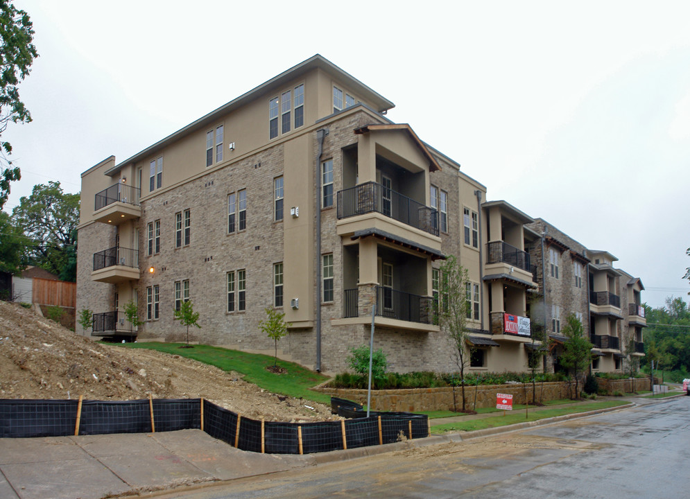 Sky Rock Condominiums in Fort Worth, TX - Building Photo