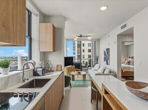 11 NE 6th St in Miami, FL - Building Photo - Building Photo