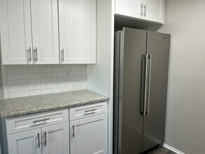 6012 Rex Hall Ln in Apollo Beach, FL - Building Photo - Building Photo