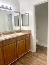 2555 N Alafaya Trl, Unit 108 in Orlando, FL - Building Photo - Building Photo