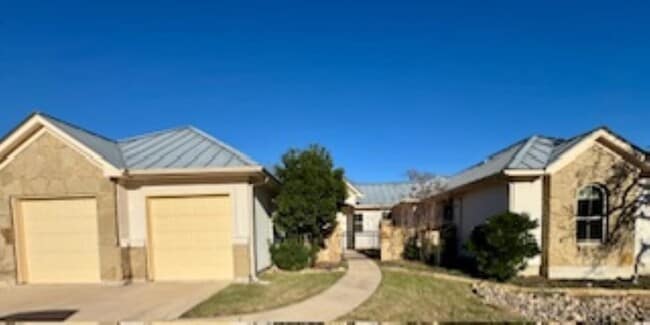 3327 Bay W Blvd in Horseshoe Bay, TX - Building Photo - Building Photo