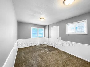 7801 E 112th St in Kansas City, MO - Building Photo - Building Photo