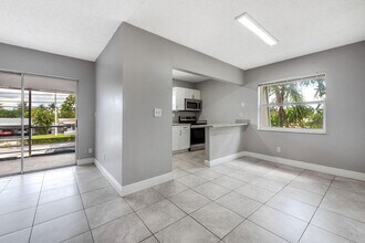 1924 NE 26th St in Wilton Manors, FL - Building Photo - Building Photo