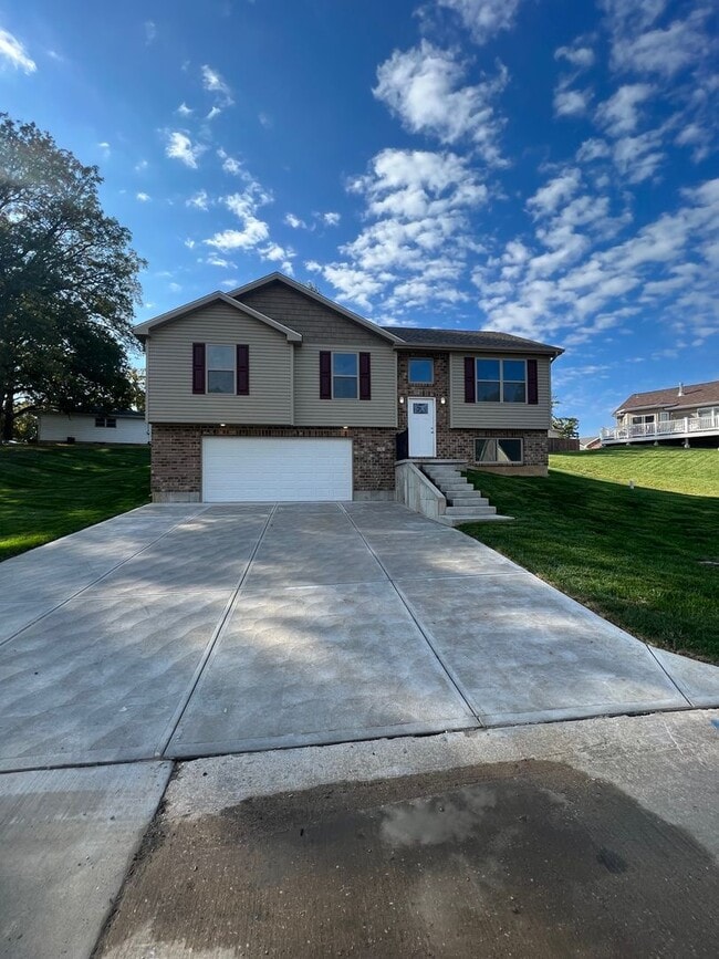 property at 919 Foster Ct