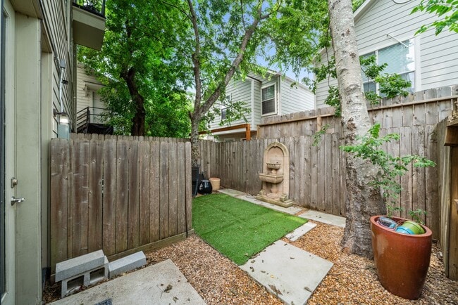 1112 Andrews St in Houston, TX - Building Photo - Building Photo