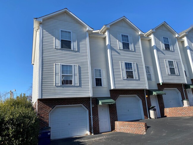 property at 7 Ivy Ct