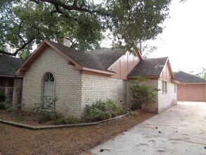 12607 Big Stone Dr in Houston, TX - Foto de edificio - Building Photo