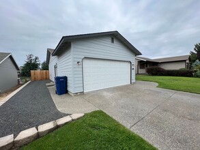 805 E White Birch Ave in Ellensburg, WA - Building Photo - Building Photo