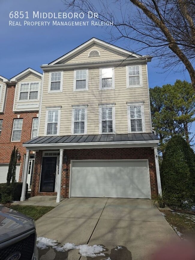 6851 Middleboro Dr in Raleigh, NC - Building Photo - Building Photo