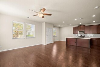 1700 W Broade St in Leander, TX - Building Photo - Building Photo