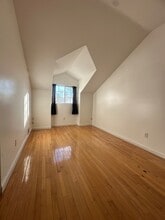 377 Timber Ridge Dr in Staten Island, NY - Building Photo - Building Photo