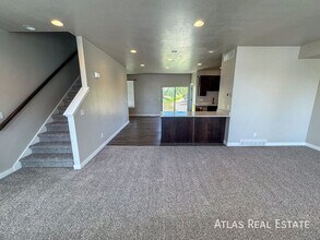 2530 W Knights Ln in Layton, UT - Building Photo - Building Photo