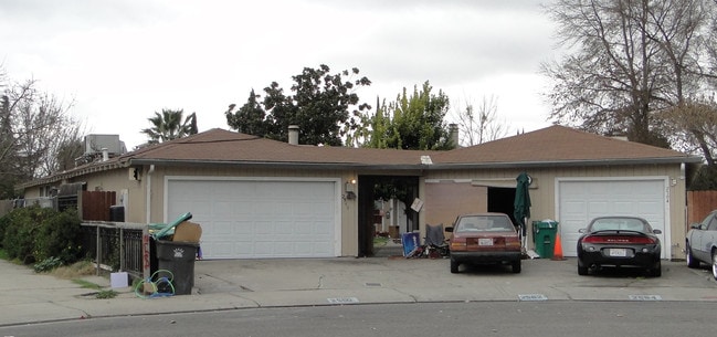 2562 Antoine Ct in Stockton, CA - Foto de edificio - Building Photo