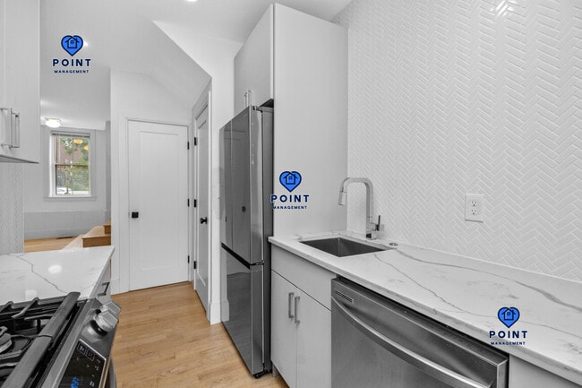 86 Chelsea St, Unit 1 in Boston, MA - Foto de edificio - Building Photo