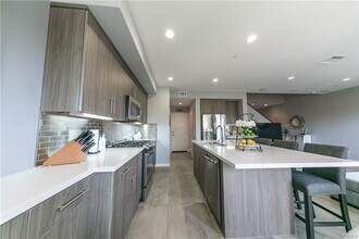 308 Finch in Lake Forest, CA - Building Photo - Building Photo